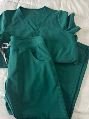 FIGS Women's Medium Forest Green Scrub Set.  M Vneck shirt and Pants Comfortable
